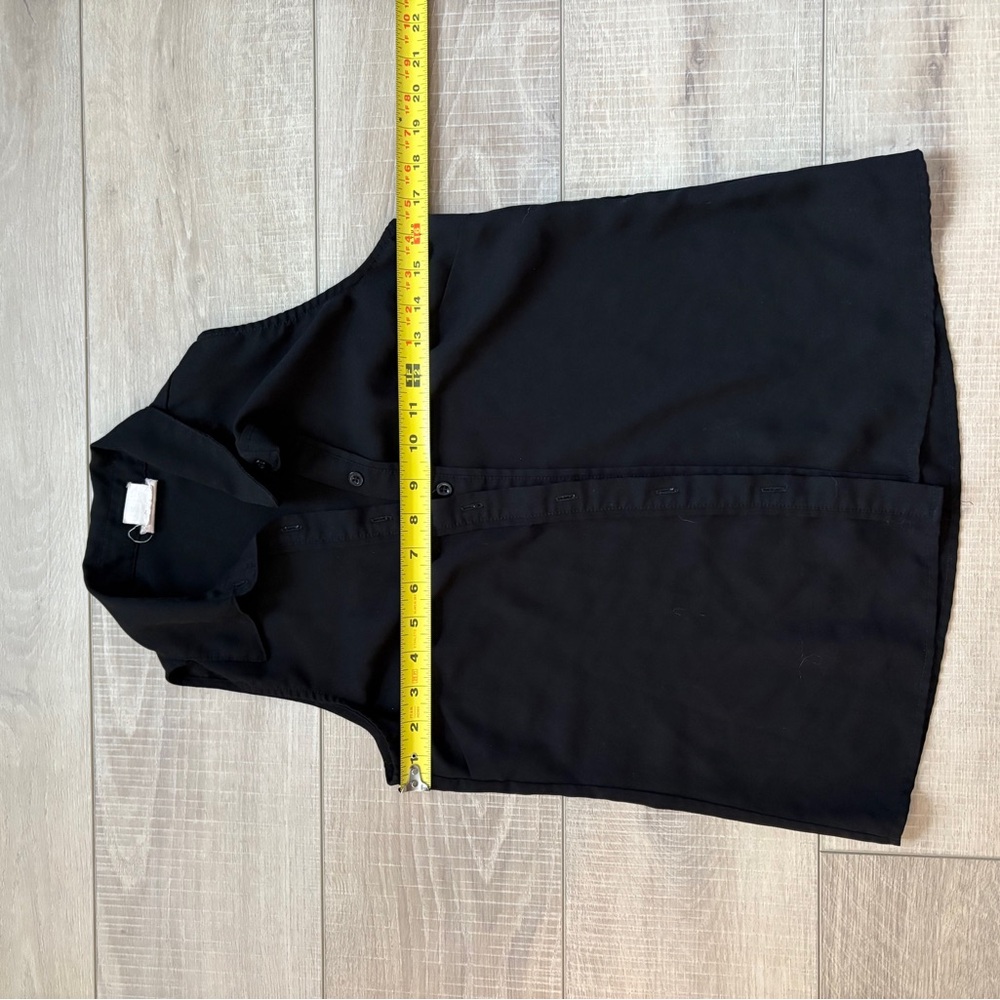 Sleeveless Black Button-Up Women's Top - Picture 3 of 4